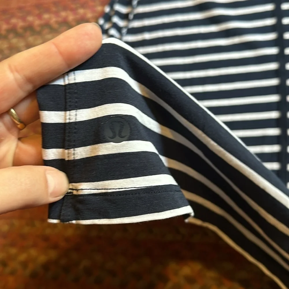 LULULEMON NAVY BLUE STRIPE STRETCH MUSCLE TANK